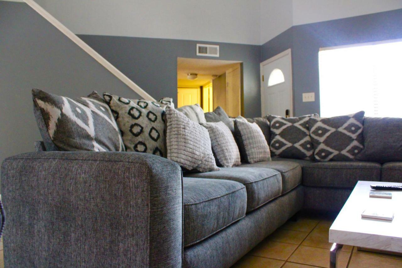 Gated Subdivision Contemporary Yet Cozy Fun Holiday home San Antonio